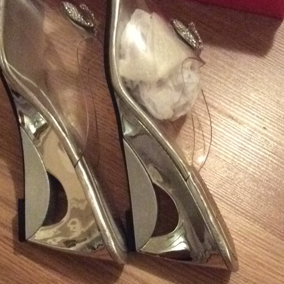 NWOT CUTE & DRESSY SANDALS - Picture 2 of 5